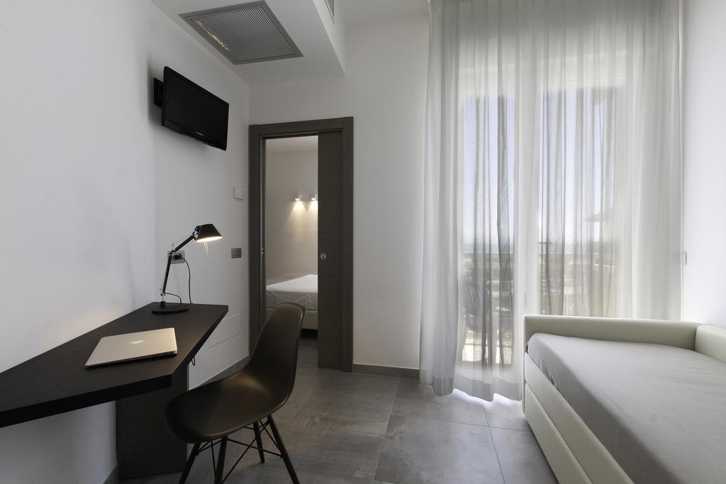 Hotel Eden Алба Адриатика Екстериор снимка