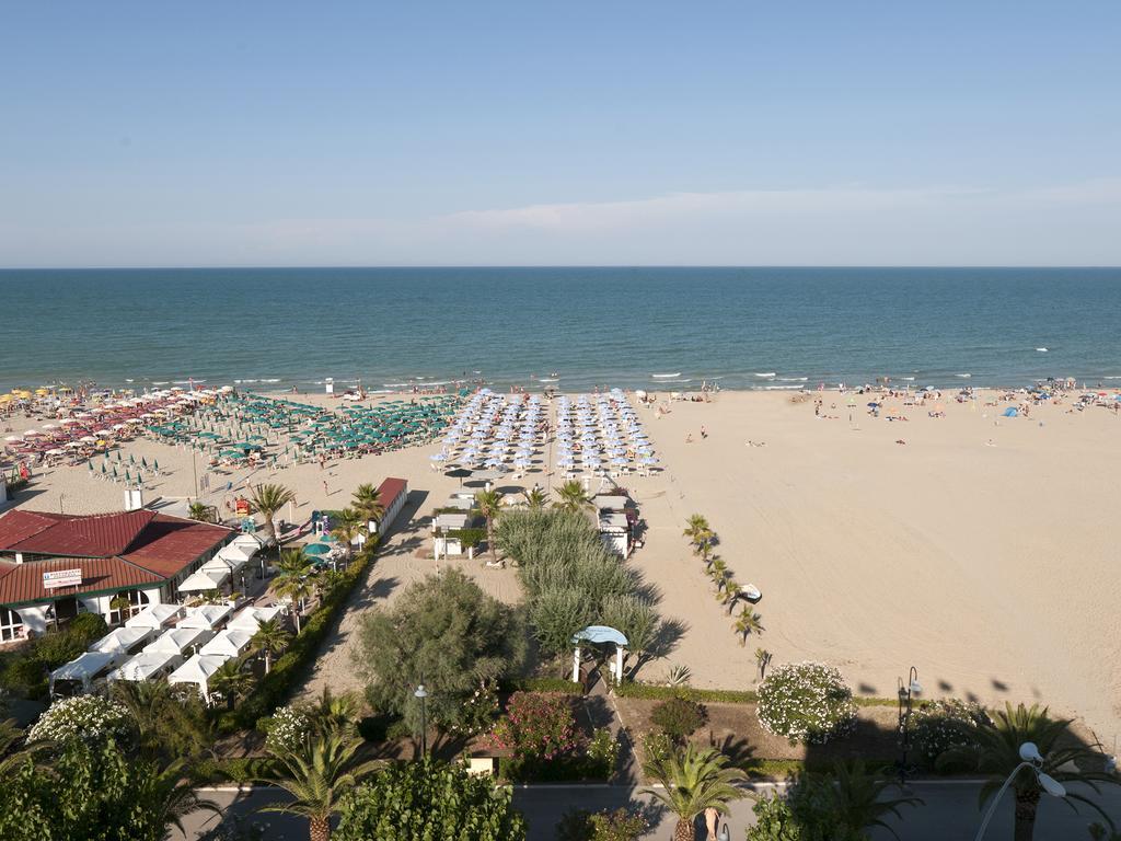 Hotel Eden Алба Адриатика Екстериор снимка