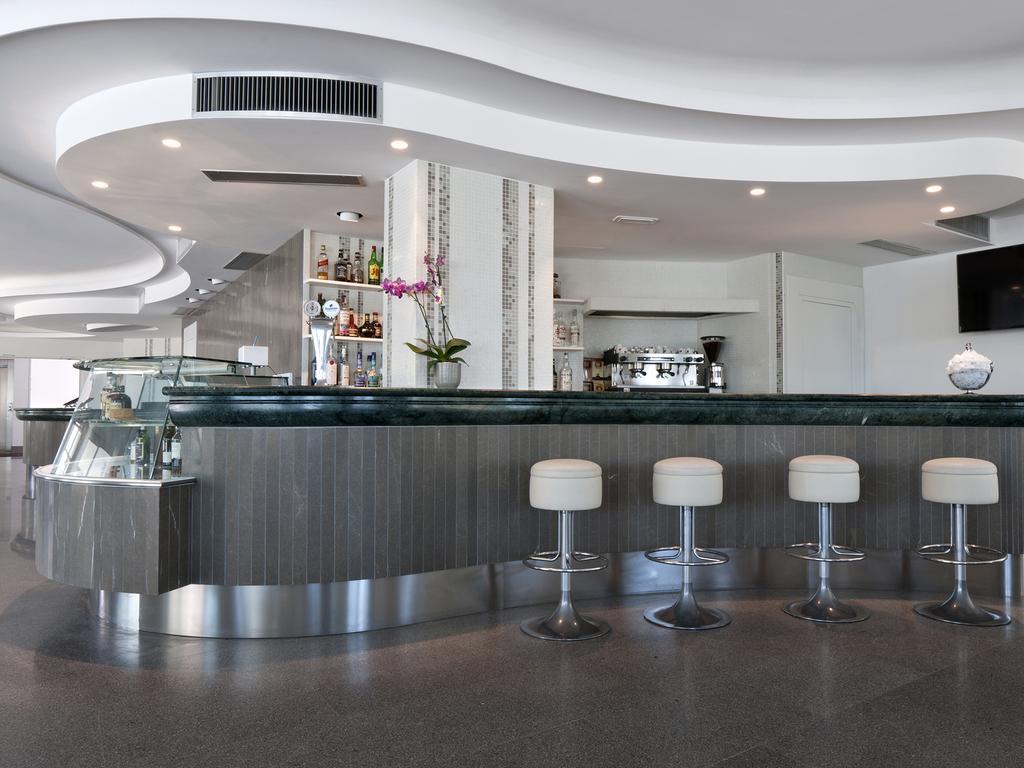 Hotel Eden Алба Адриатика Екстериор снимка