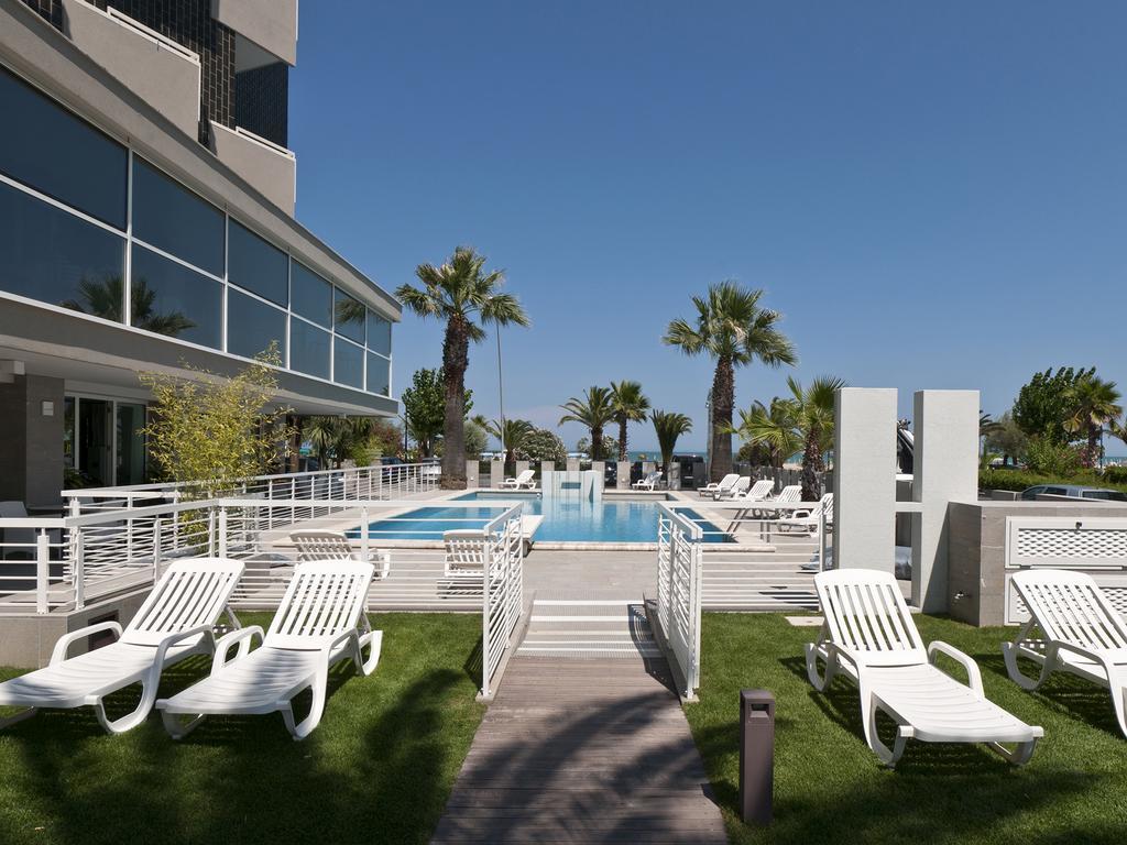 Hotel Eden Алба Адриатика Екстериор снимка
