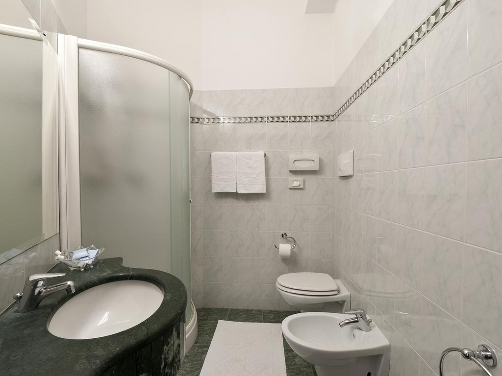Hotel Eden Алба Адриатика Стая снимка